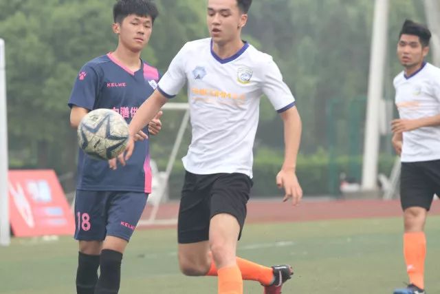 杨瀚森15+12青岛胜四川 阿不都20分新疆胜上海