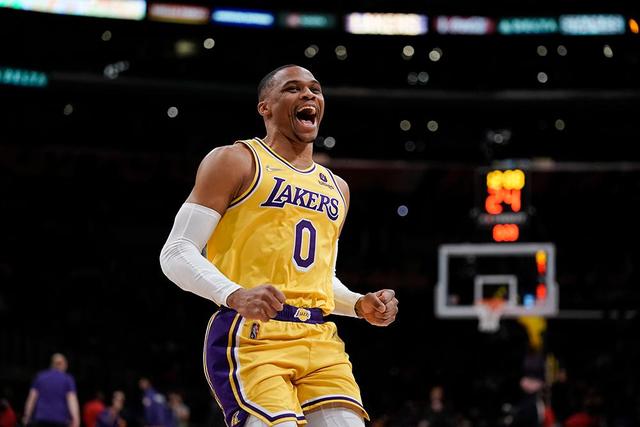 WCBA-韩旭19+8李梦13分 四川女篮13连胜领跑