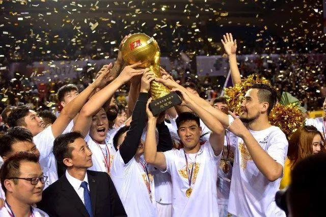 WCBA-韩旭19+8李梦13分 四川女篮13连胜领跑